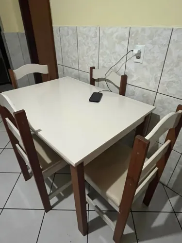 Mesa de jantar 4 cadeiras
