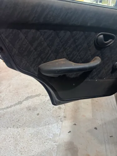FORRO DE PORTA TRASEIRO ESQUERDO FIAT PALIO 2001