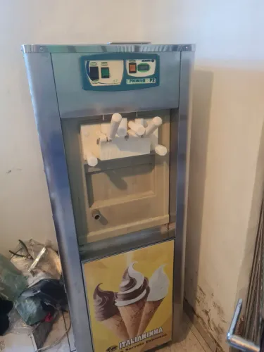 Máquina de sorvete italianinha 220v