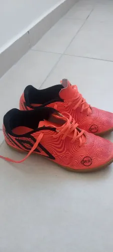 Chuteira umbro 37