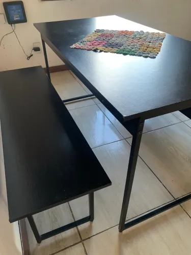 Mesa de jantar com 02 bancos estilo industrial  