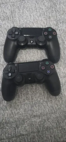 Dois controles de Ps4