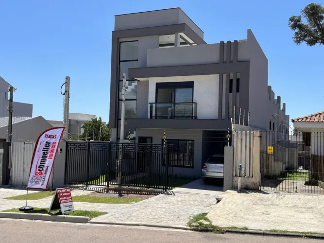 SOBRADO TRIPLEX DE FRENTE PARA A RUA - À VENDA NO BOQUEIRÃO