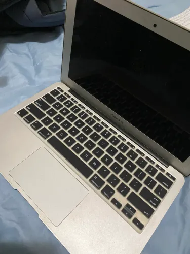 MacBook Air A1465 com defeito