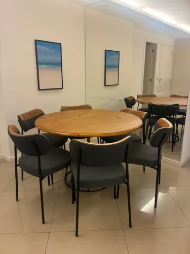 Mesa redonda 1,20m com seis cadeiras