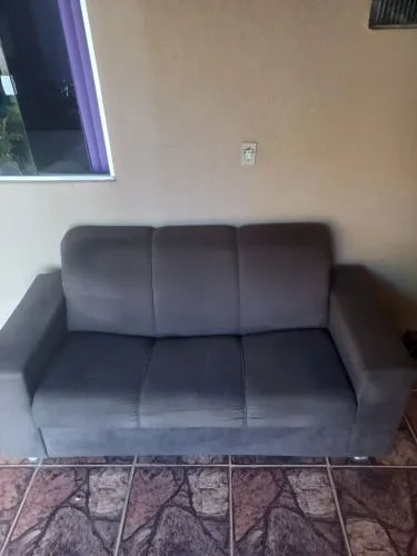 Vendo Sofá 2 lugares em estado conservado.