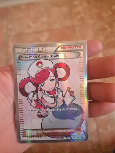 Carta Pokémon Dama do Centro Pokémon
