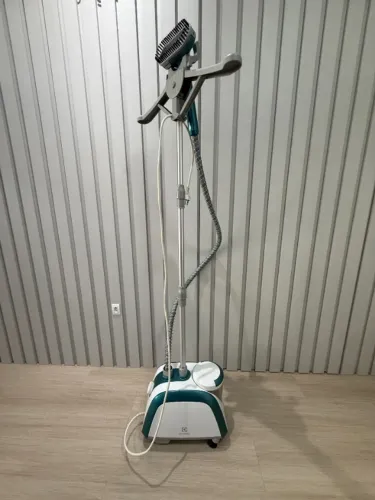 Passadeira a Vapor Vertical Electrolux GST10 220V