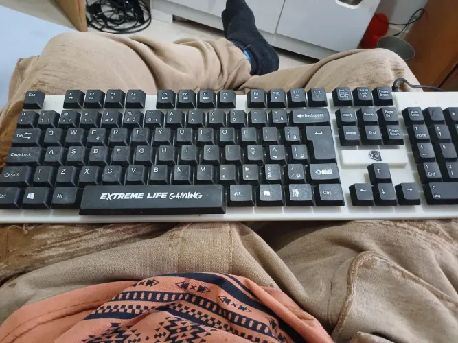 TECLADO GAMER RGB
