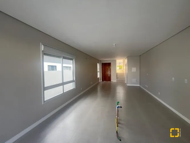 Casa a Venda Nova de 3 dormitórios ( 1 Suíte) - Bairro Carianos Florianópolis SC