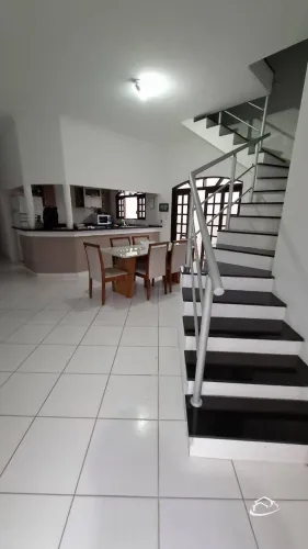 Linda casa á venda no Mondesir em Lorena- SP.
