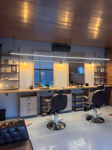 Vendo móveis e equipamentos de barbearia 