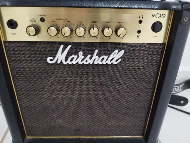 Cubo para guitarra Marshall MG15R quase novo