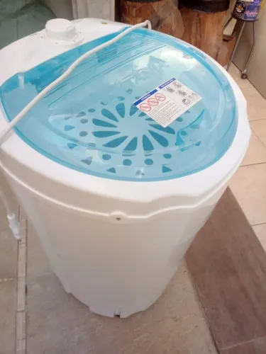 Centrífuga de roupas Cesto Inox 15kg Branca Britânia 220W