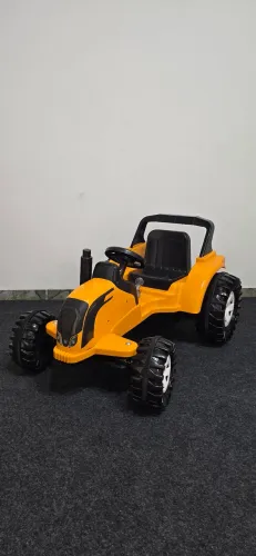Veículo Infantil, Elétrico, Trator Big Valtra, 12V, 35 kg, Amarelo, Biemme