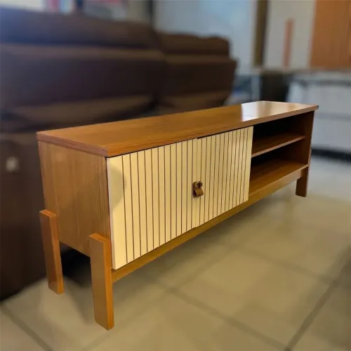 Rack com detalhes frisados