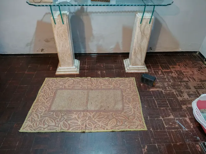 Vendo aparador com pe de mármore 