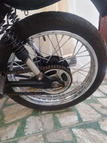 Roda cromada nova