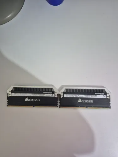 Corsair Dominator Platinum RGB 32GB (2x16GB) DDR4 2666MHz - Kit de Memória RAM