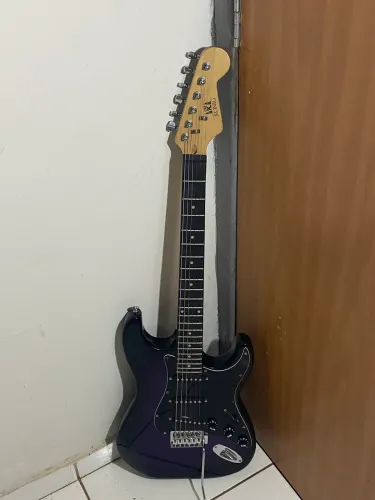 Guitarra modelo stratocaster koning