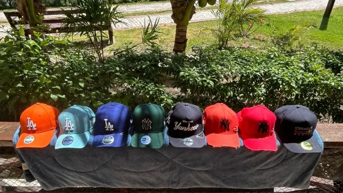 Bonés originais ( poucas vezes usado )