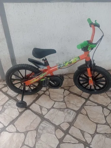 Bicicleta infantil aro 16 com personagem do Ben 10
