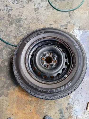 Vendo esse pneu aro 13