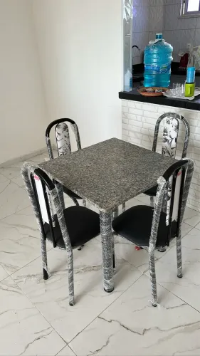 Mesa de 4 cadeiras nova a pronta entrega