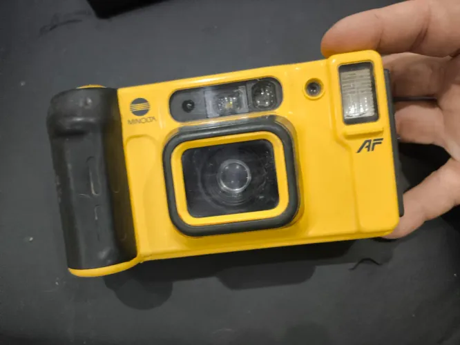 Câmera analógica Minolta Weathermatic dual 35