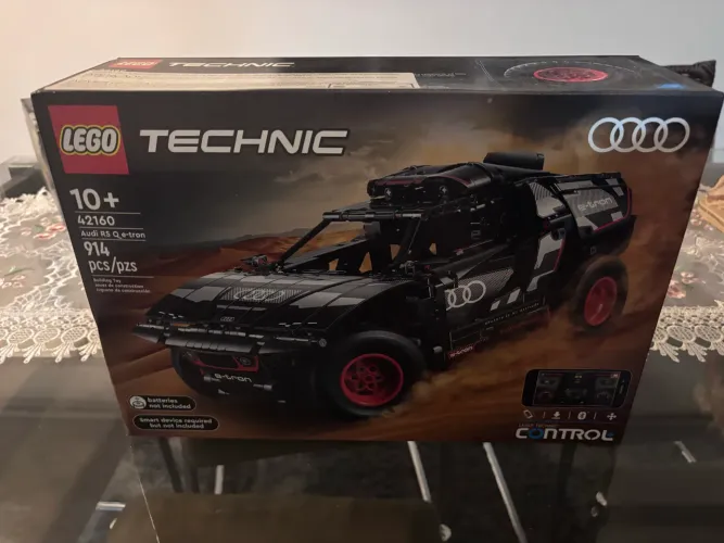 LEGO Set Technic 42160 Audi RS Q e tron 914 peças