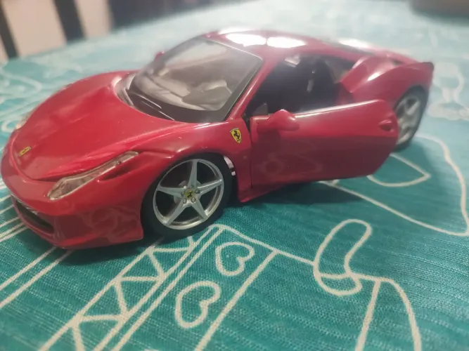 Ferrari minhatura