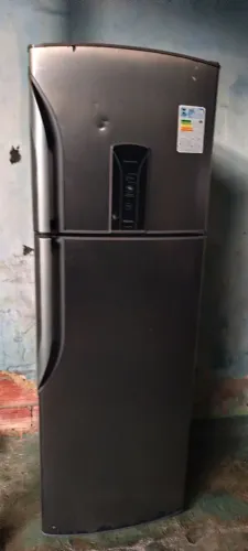 Vende-se um Refrigerador Panasonic inverter