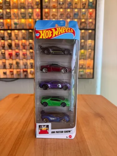 Hot Wheels Motor Show 5 Pack - Ferrari - Lamborghini - Lotus - Ford GT - Aston Martin