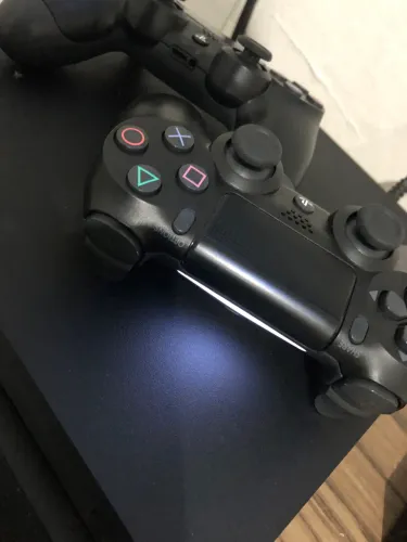 PS4 SLIM ,com 2 manetes semi novas venda ou troca por iPhone