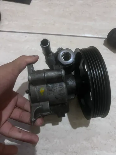 Bomba da direção hidráulica Fiat Grand siena 1.6 16V 2015 motor etorq