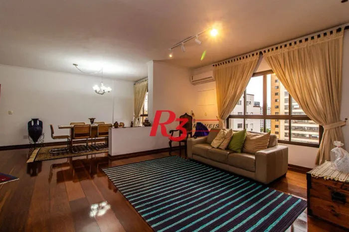 Oportunidade à venda na Ponta da Praia, alto padrão, 3 dormitórios, 2 vagas, vista mar, 15
