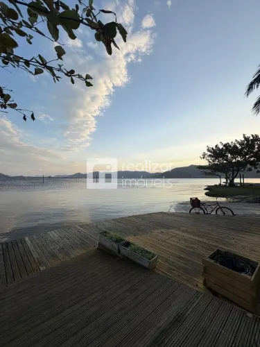 Casa para aluguel com 2 quartos na Barra da Lagoa
