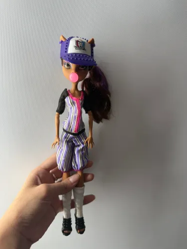 boneca Clawdeen Wolf da linha Ghoul Sports (edição de beisebol) da Monster High