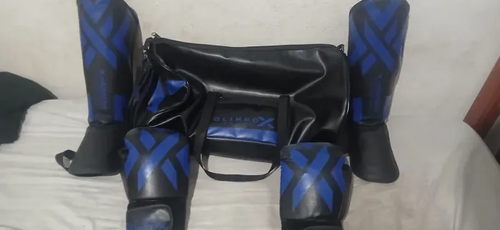 Kit completo de boxe/muai thay marca olimpo com luvas,caneleira+ bandagens e maleta