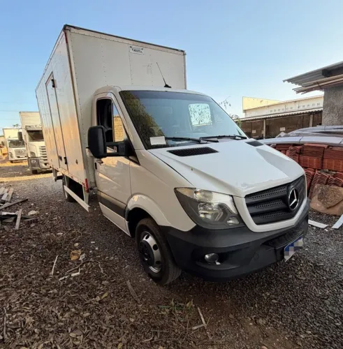 Caminhão Sprinter Bau