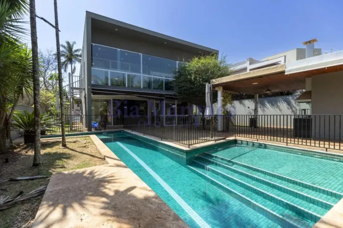 CASA À VENDA EM CONDOMÍNIO FECHADO COM 488m² DE ÁREA ÚTIL, 4 SUÍTES, NO BAIRRO VILA DO GOL