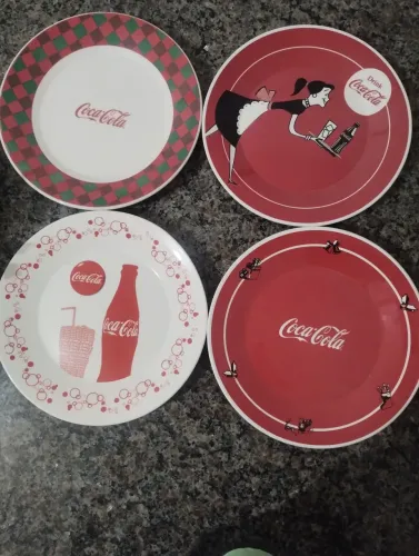 Pratos da Coca-Cola