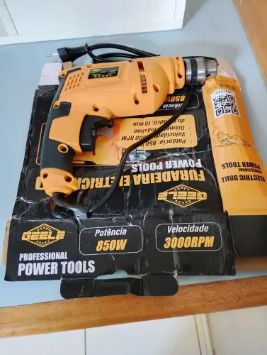 Furadeira profissional Geele nova