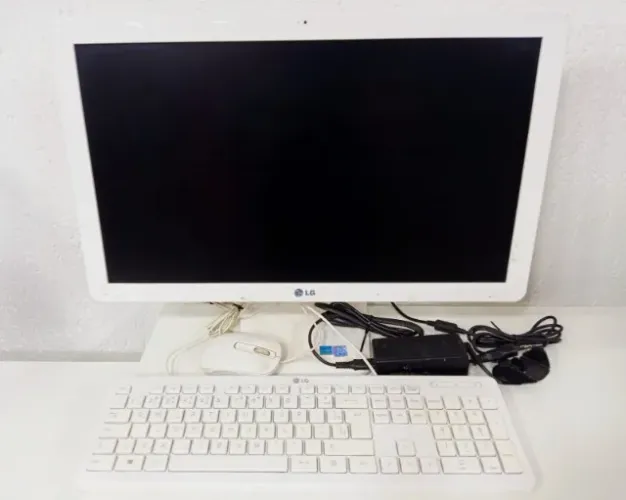 Computador LG22V24 / Intel Pentium  / 4 GB de RAM 