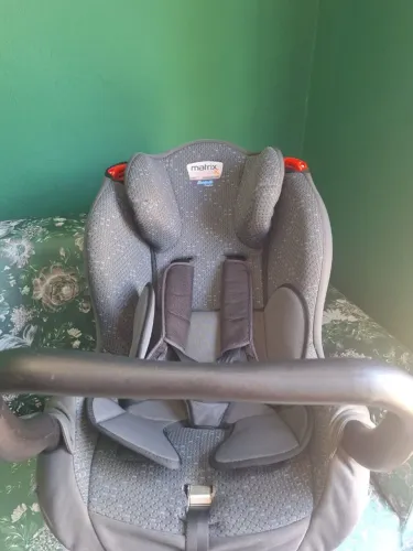 Cadeirinha de carro para criança (BURIGOTO).