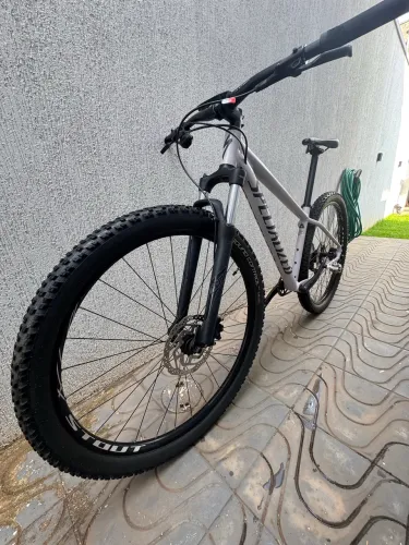 Bicicleta Specialized Rockhopper 29 Tamanho M 1x9 Freio Shimano MT200