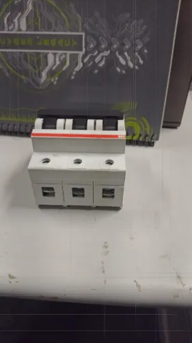 DISJUTOR TRIPOLAR CURVA 100A