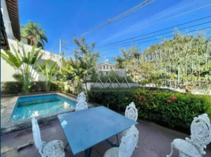 Casa à venda no Santa Lucia | 380 m² - 5 quartos.