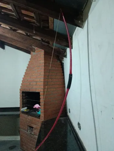 Arco sem flechas usado, 20 libras, para destro