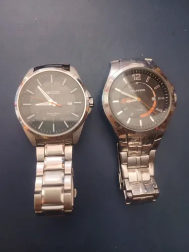 Vendo dois relógios originais a prova d'água
